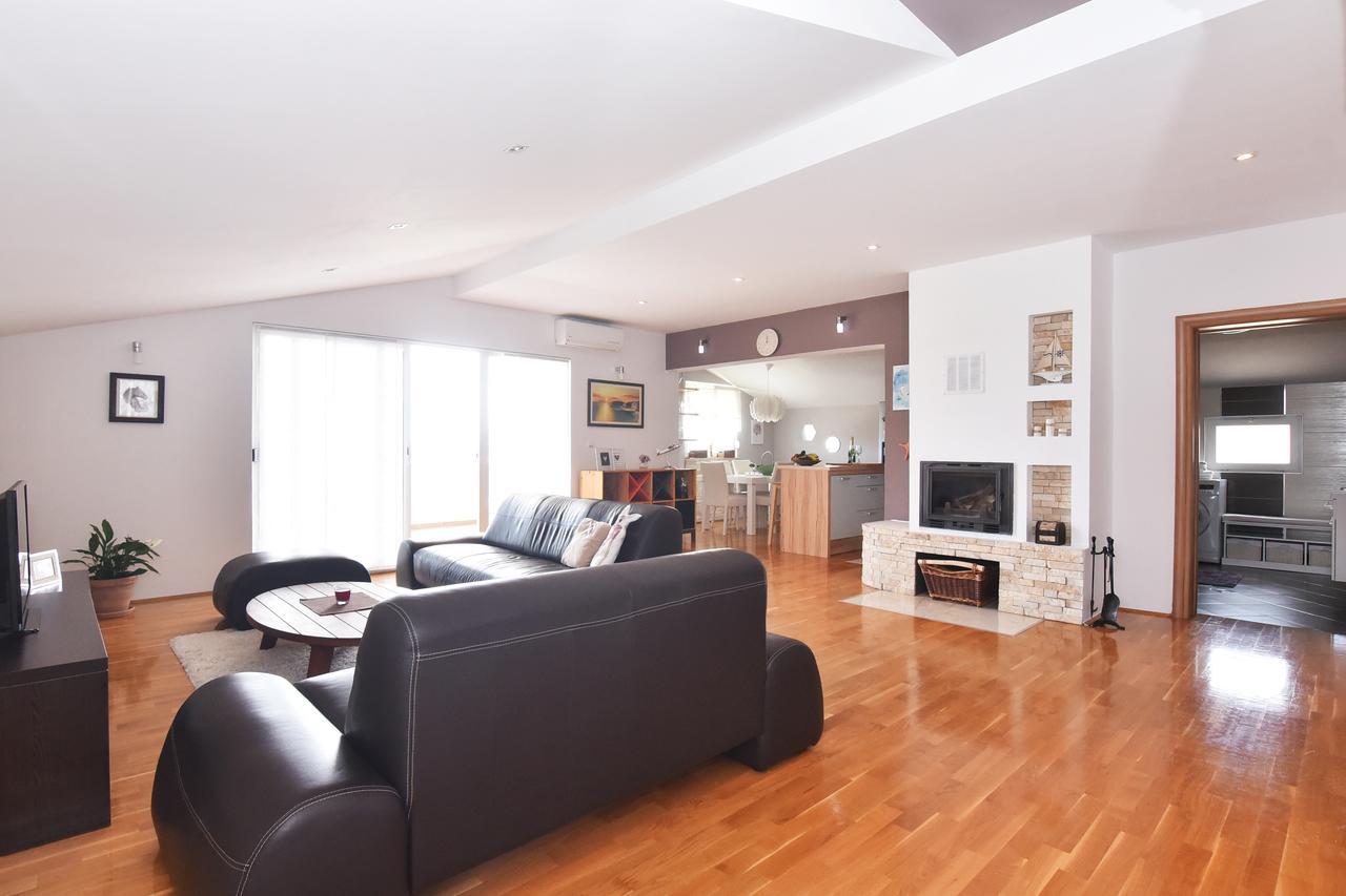 Apartment Larisa Gornji Karin Extérieur photo